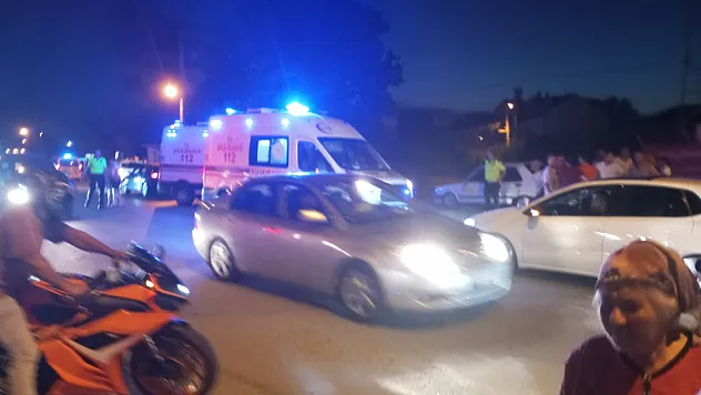 Otomobil ile motosiklet çarpıştı