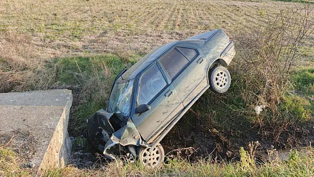 Otomobil Kanala Uçtu!