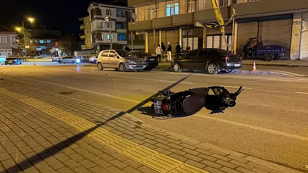 Otomobil motosiklet çarpıştı 1 yaralı