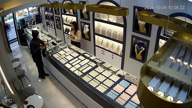 Oyuncak tabancayla kuyumcudan altın istedi, paniğe kapılıp kaçtı