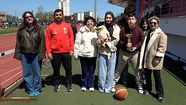 Özel sporcular Samsun'da yarıştı