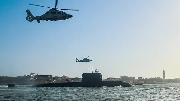 Pakistan'ın yeni denizaltısından ilk gerçek mühimmat atışı