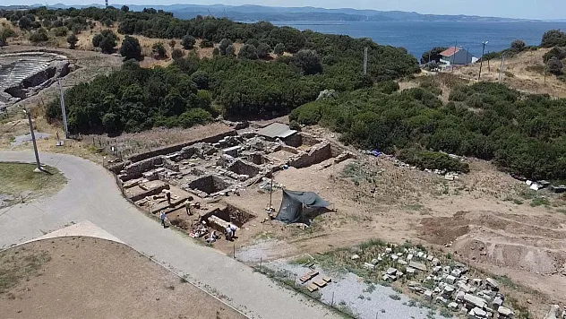 Parion Antik Kenti'nde 11. yüzyıla ait mezar grubu bulundu