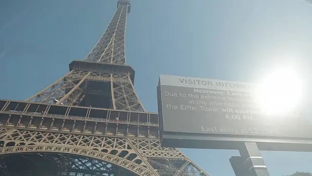Paris'te Eyfel Kulesi aşırı sıcaklar nedeniyle erken kapanacak