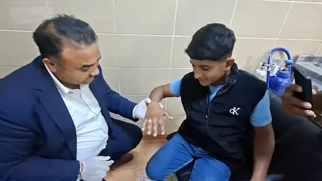 Parmağına sıkışan yüzüğü itfaiye amiri çıkardı