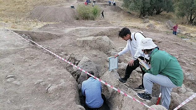 Parmaksız Kale Höyüğü'nde kazı çalışmaları devam ediyor