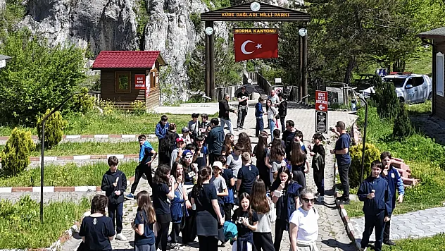Pınarbaşı'nda Bayram Arifesi Yoğunluğu: Kanyonlara Ziyaretçi Akını