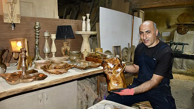 Polis Memuru Kaçar, Stresi Torna Tezgahında Atıyor