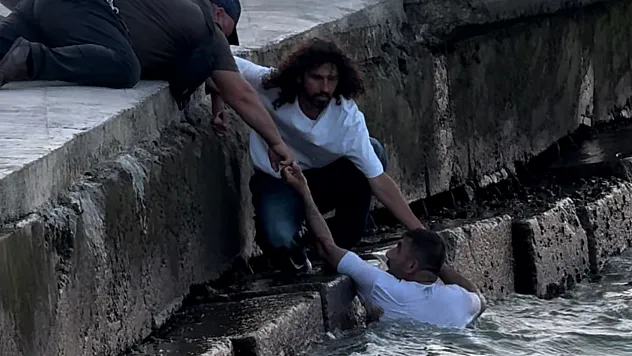 Polisten kaçmak için denize atladı