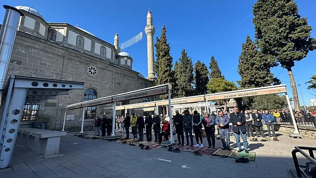 Ramazan'ın ilk Cuması camiler doldu