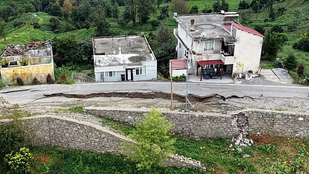 Rize'de selin ardından yol çöktü: 'Sabaha kadar nöbet tuttuk, ortalık harabeye dönmüştü'