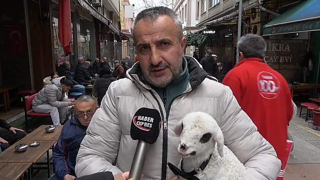 Saathane Meydanı'nın Maskotu Sevimli Kuzu Kıvırcık