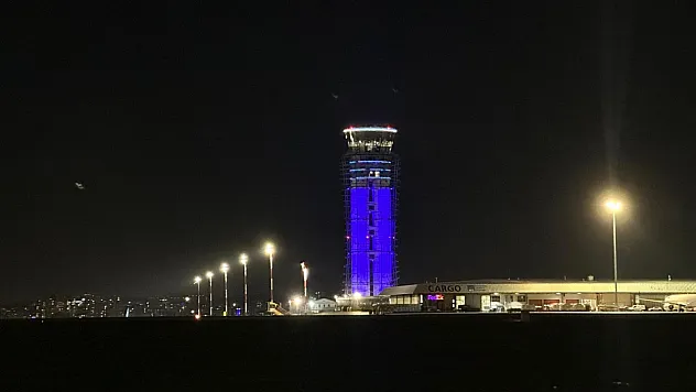 Sabiha Gökçen Kulesi Dünya Otizm Farkındalık Günü'nde maviye büründü