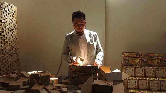 Sabun üretimini 4. kuşak usta olarak sürdürüyor