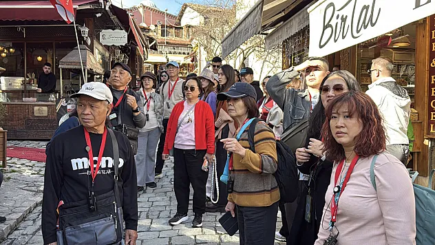 Safranbolu'da hafta sonu yoğunluğu: Tarihi sokaklar doldu taştı