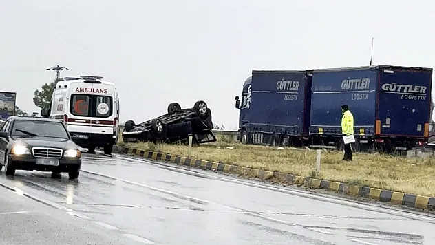 Sağanak sırasında otomobil takla attı: 2 yaralı