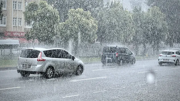 Sağanak yağış hayatı olumsuz etkiledi