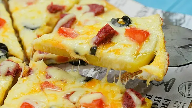 Sahur sofralarına pratik ve doyurucu alternatif Patates pizzası tarifiyle 10 dakikada lezzet şöleni