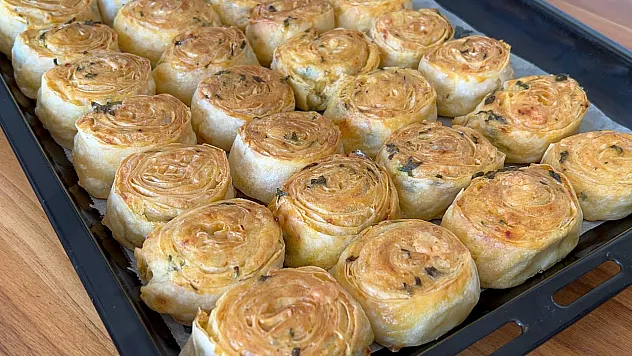Sahur sofralarına pratik ve doyurucu lezzet: Patatesli rulo börek tarifi