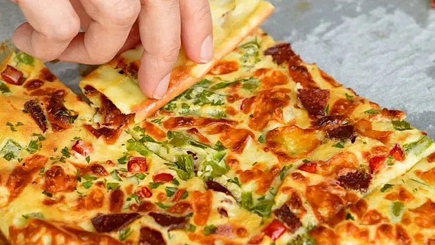 Sahur sofralarına pratik ve lezzetli alternatif: Fırında krep pizza tarifi