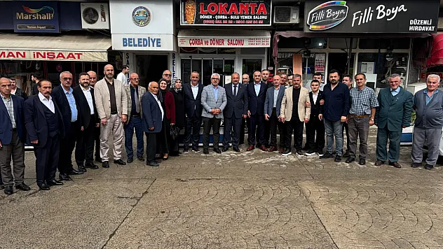 Salıpazarı'nda bayram coşkusu: Başkan Karaca hemşehrileriyle bayramlaştı