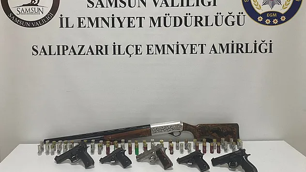Salıpazarı'nda cephanelik operasyonu: Evden silah ve yüzlerce mühimmat çıktı