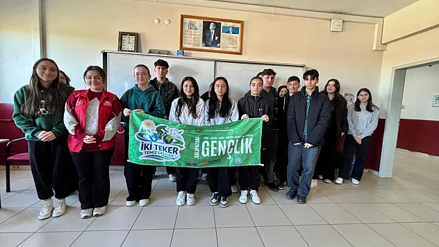 Salıpazarı'nda gençler bisikletle çevre bilinci kazanıyor