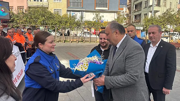 Salıpazarı'nda işçilerden Başkan Karaca'ya zam teşekkürü