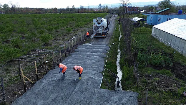 Salıpazarı'nda mahalle yolları betonla yenileniyor