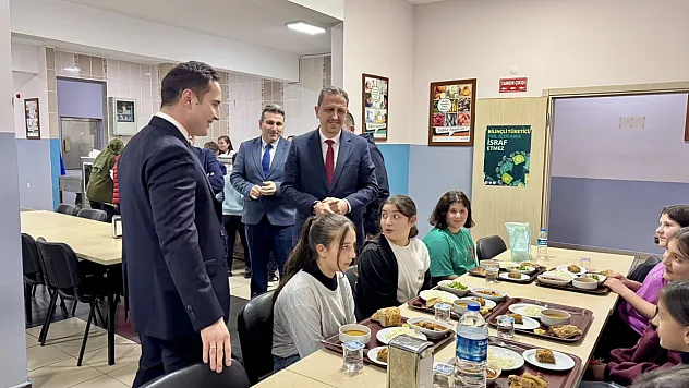 Salıpazarı'nda öğrencilerle gönül sofrası