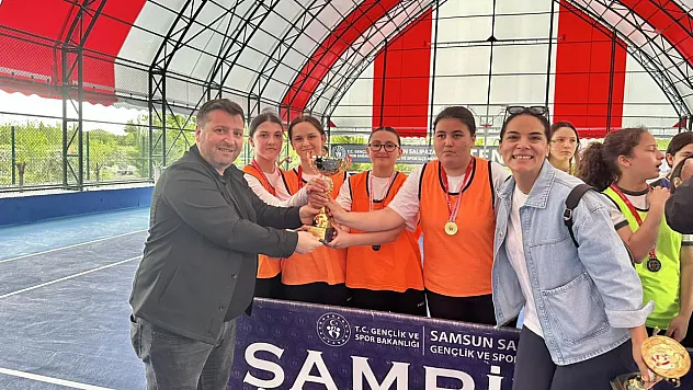 Salıpazarı'nda potanın yıldızları sahne aldı