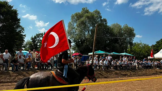 Salıpazarı'nda rahvan at yarışları heyecanı yaşandı