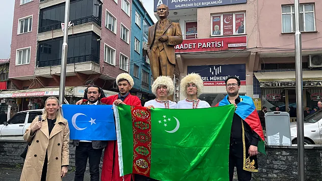 Salıpazarı'nda Türk Dünyası rüzgarı: Kültür şöleni düzenlendi