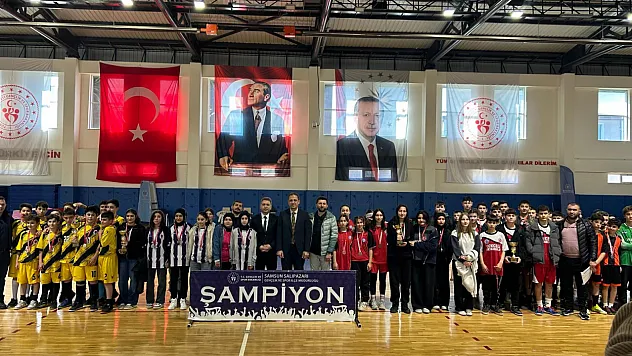 Salıpazarı'nda Yıldızlar Futsal Turnuvasında Ter Döktü