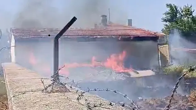 Samanlık yangını söndürüldü