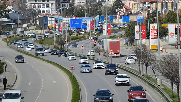 Samsun-Ankara kara yolunun Havza kesiminde trafik yoğunluğu