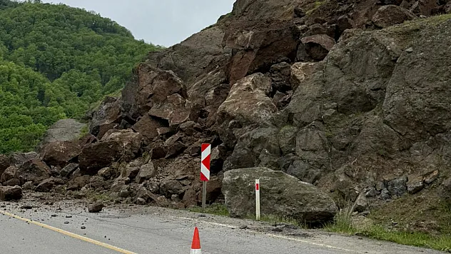Samsun-Asarcık kara yolunda heyelan