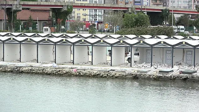 Samsun'da 17 milyonluk hata telafi ediliyor: Boş kalan balıkçı barınağı yıkılıp tekrar plaj oluyor!