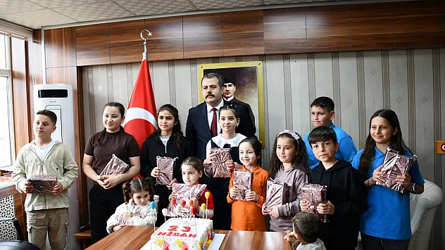 Samsun'da 23 Nisan doğumlu çocuklara sürpriz kutlama
