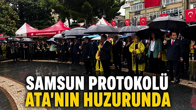 Samsun'da 30 Ağustos Zafer Bayramı'nda Atatürk Anıtı'na çelenk sunuldu