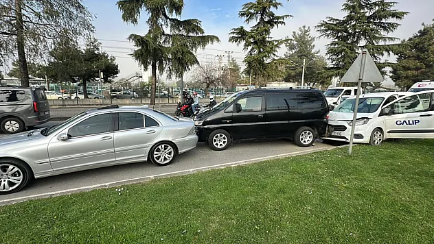 Samsun'da 4 araçlı zincirleme kaza: 3 yaralı