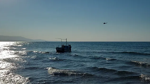 Samsun'da alabora olan teknedeki 6 kişiden 3'ü kurtarıldı