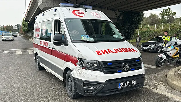 Samsun'da ambulans ile minibüs çarpıştı