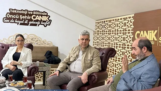 Samsun'da anlamlı buluşma : yazar ve şair Dr. Ömer Demirbağ genç kalplere dokundu