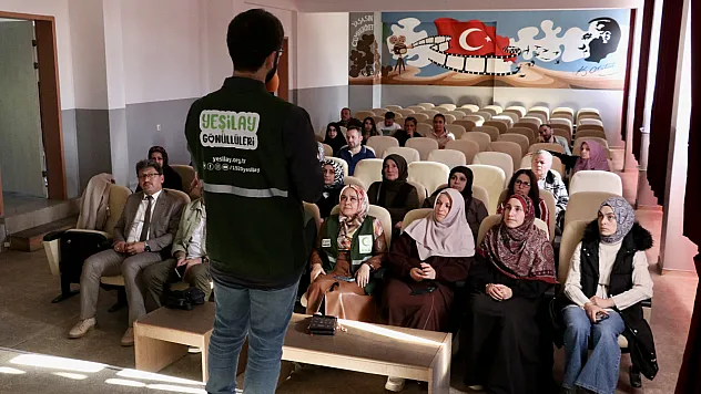 Samsun'da Bağımlılıkla Mücadelede Veliler Bilinçlendiriliyor