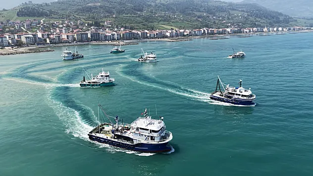Samsun'da balıkçılardan Celal Şen anısına vefa turu