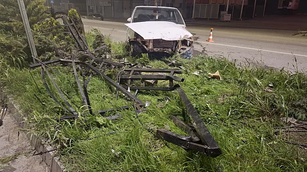 Samsun'da bariyere çarpan otomobilin sürücüsü yaralandı