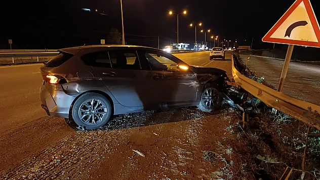 Samsun'da bir otomobil bariyerlere çarptı : 1 yaralı
