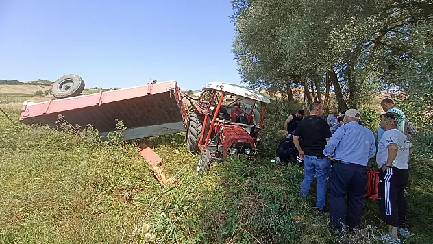 Samsun'da buğday yüklü traktör devrildi: 68 yaşındaki sürücü yaralandı