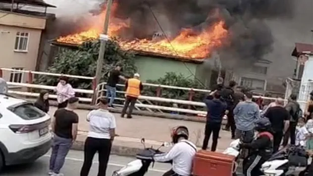 Samsun'da çatı yangını paniğe neden oldu